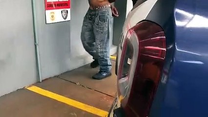 Homem é detido por perturbar funcionários e clientes em supermercado
