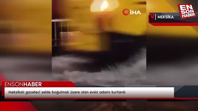 Meksikalı gazeteci selde boğulmak üzere olan evsiz adamı kurtardı