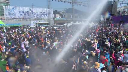 "더위야 물러가라"...'정남진 장흥 물 축제' 개막 / YTN