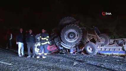 Yolcu otobüsü traktöre çarptı: 3'ü ağır 6 yaralı