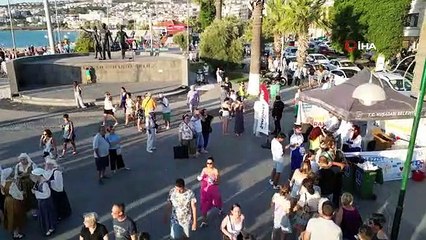 Kuşadası Sokak Festivali'nde Lezzet Durakları Dayanışma Noktası Oldu