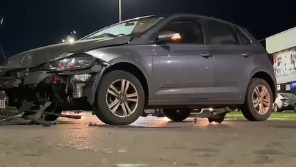 Três veículos se envolvem em acidente na Avenida Brasil