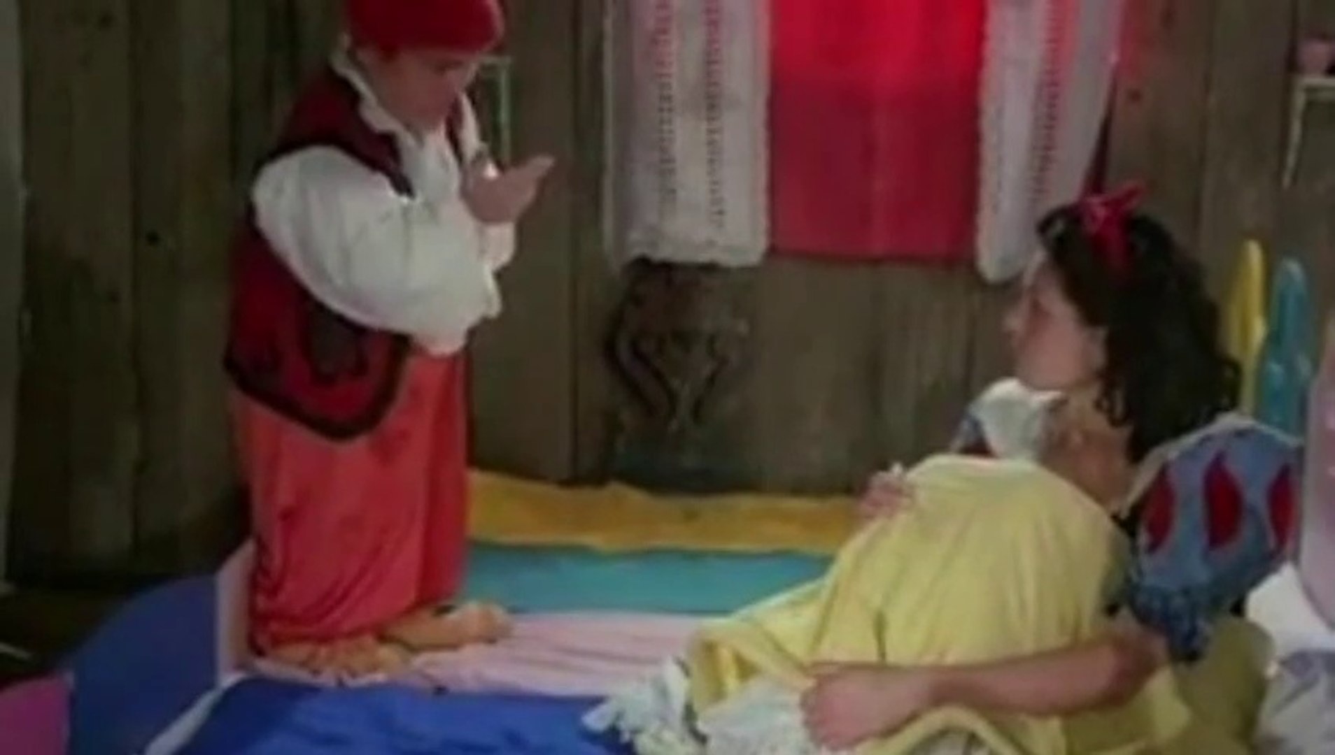 Rebekka de Mornay yalangoch fotosurati