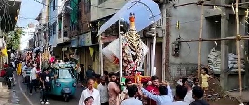 करबला में बिसर्जित हुए ताजिए, युवाओं ने दिखाए करतब