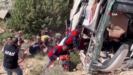 Son Dakika! Kars'ta yolcu otobüsü viyadükten düştü! Çok sayıda ölü ve yaralı var