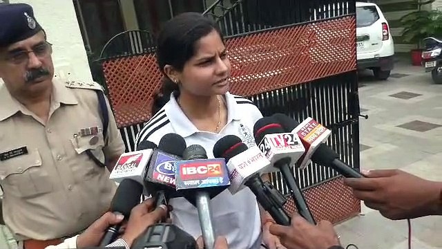 जबलपुर में डकैती, 10 डकैत घुसे और दंपत्ति को बंधक बनाकर लूटा सोना-चांदी कैश - देखें वीडियो