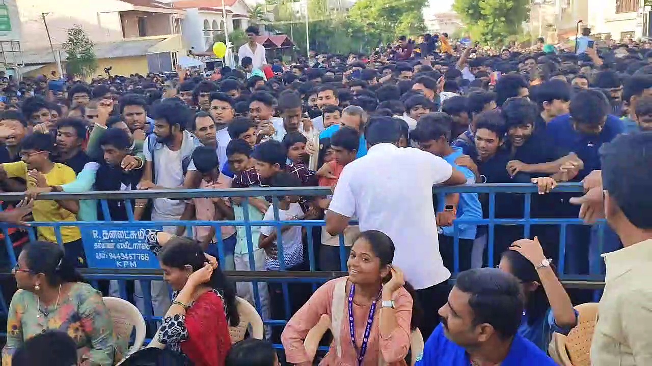 ஈரோடு: முதன் முறையாக நடைபெற்ற ஃபன் ஸ்ட்ரீட் நிகழ்ச்சி.. ஆயிரக்கணக்கான மக்கள் உற்சாகம் !!