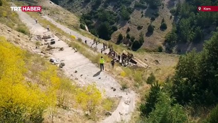 Yolcu otobüsü şarampole devrildi: Ölü ve yaralılar var