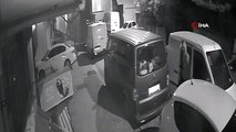 Film gibi hırsızlık kamerada: Araca yol verip hırsızlığa devam ettiler