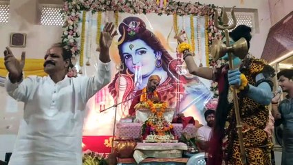 शिव महापुराण: जब महादेव ने धरा अर्धनारीश्वर का रूप तो बिना पलक झपकाए निहारते रहे भक्त, देखें वीडियो