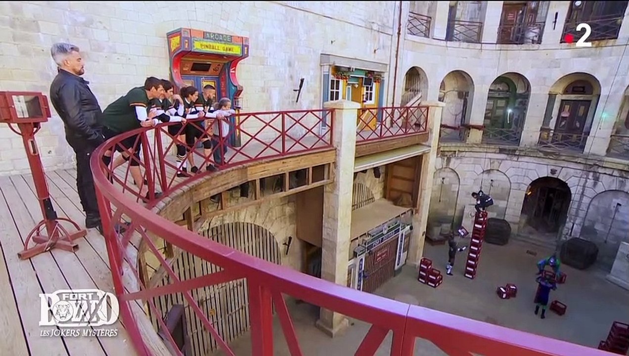 Vaimalama Chaves et Nicolas Fleury dans "Fort Boyard" sur France 2.
