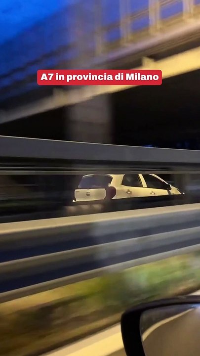 Assago, folle viaggia contromano in autostrada a tutta velocit?: il video virale. ?Pericoloso anche filmare?