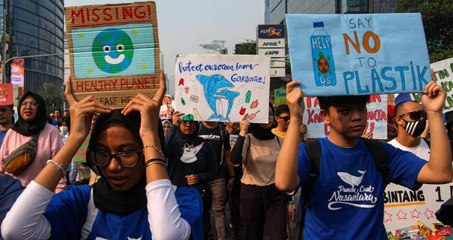 Endonezya'da çevre aktivistleri tek kullanımlık plastiğin yasaklanması için yürüyüş düzenledi