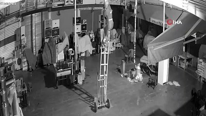 Antika dükkanındaki soygun kamerada