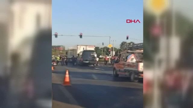 Alanya'da TIR'a çarpan minibüs kazasında 2 ölü, 10 yaralı