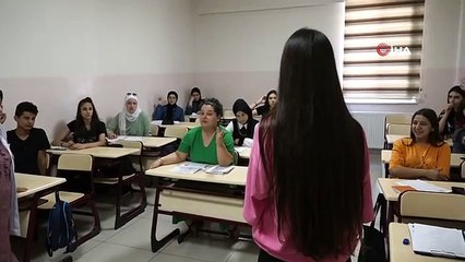 Şahinbey'de ev hanımları ve öğrenciler İngilizce öğreniyor