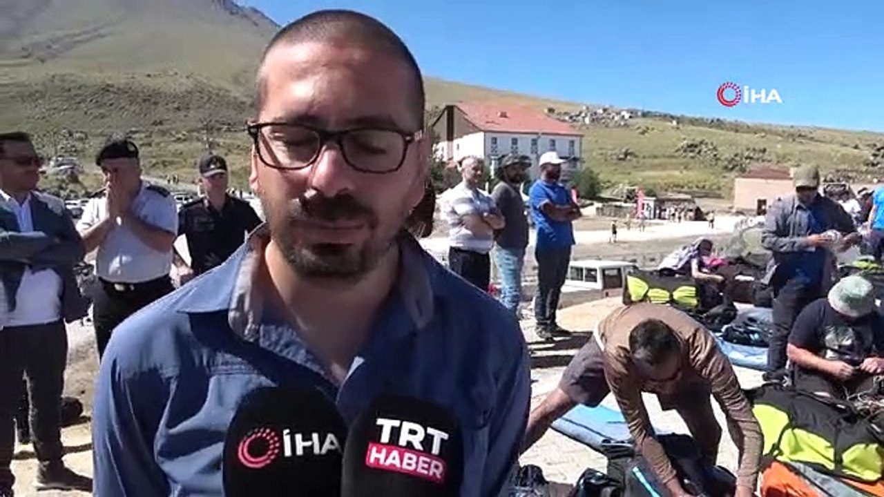 Le championnat du monde de parapente a commencé sur la montagne Hasan