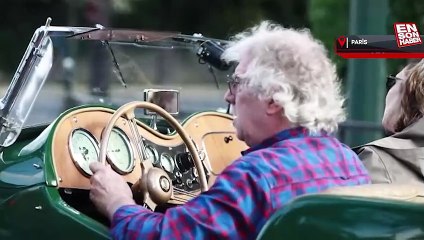 Paris'te klasik otomobil geçidi
