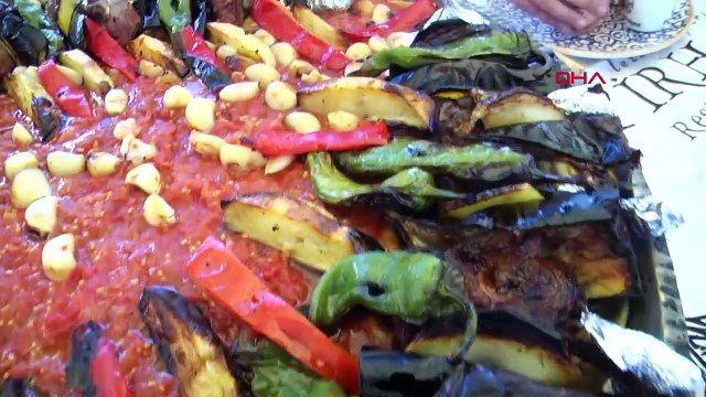 Nergis Aydın a remporté le concours de fabrication de Tokat Kebab aux festivals Tokat Topçam.