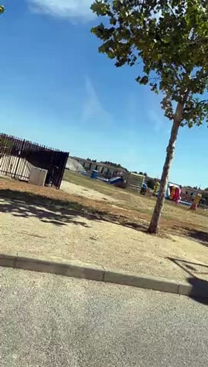 Une structure gonflable du parc aquatique de St Maximin s'envole , de gros moyens déployés pour porter secours aux victimes !