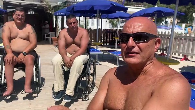 Palermo, torna la posidonia sulla spiaggia di Mondello