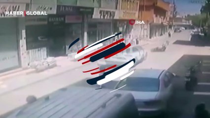 Hayat kurtaran refleks! Otomobil motoru biçti, sürücü son anda atlayarak kurtuldu