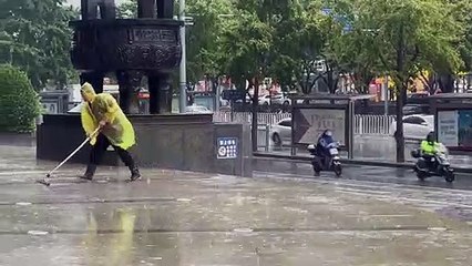 بكين تواجه أمطارا غزيرة نتيجة الإعصار دوكسوري