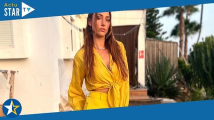 Delphine Wespiser fait grimper la température avec ses photos dans le désert, sa tenue choque des in