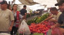 İstanbul'da pazara giden vatandaş fiyatlara tepki gösterdi