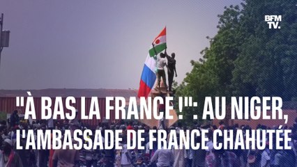 "À bas la France!": après le putsch au Niger, des manifestants protestent devant l'ambassade de France
