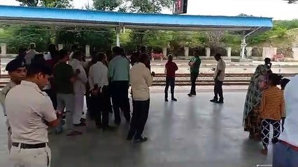 vdo सेमारी रेलवे स्टेशन से बिना बाधा के निकल गई डेमो ट्रेन