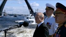 عرض عسكري للبحرية الروسية في سان بطرسبورغ بحضور بوتين