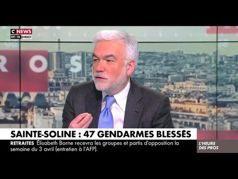 L’heure des pros : Élisabeth Lévy pète les plombs et tape sur la table, Pascal Praud effrayé sur C