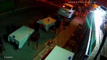 Bayrampaşa'da sokak ortasında çatışma çıktı, 1 polis memuru yaralandı