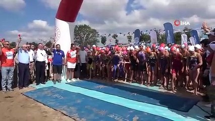 Course de natation de 2 650 mètres dans le golfe d'Izmit