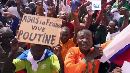 Le bandiere russe nel Niger allo sbando. L'Ecowas valuta l'intervento
