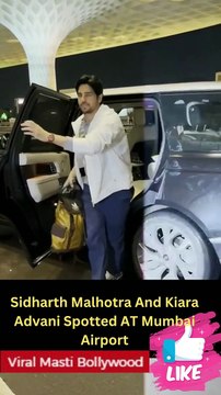 Sidharth Malhotra And Kiara Advani Spotted AT Mumbai Airport