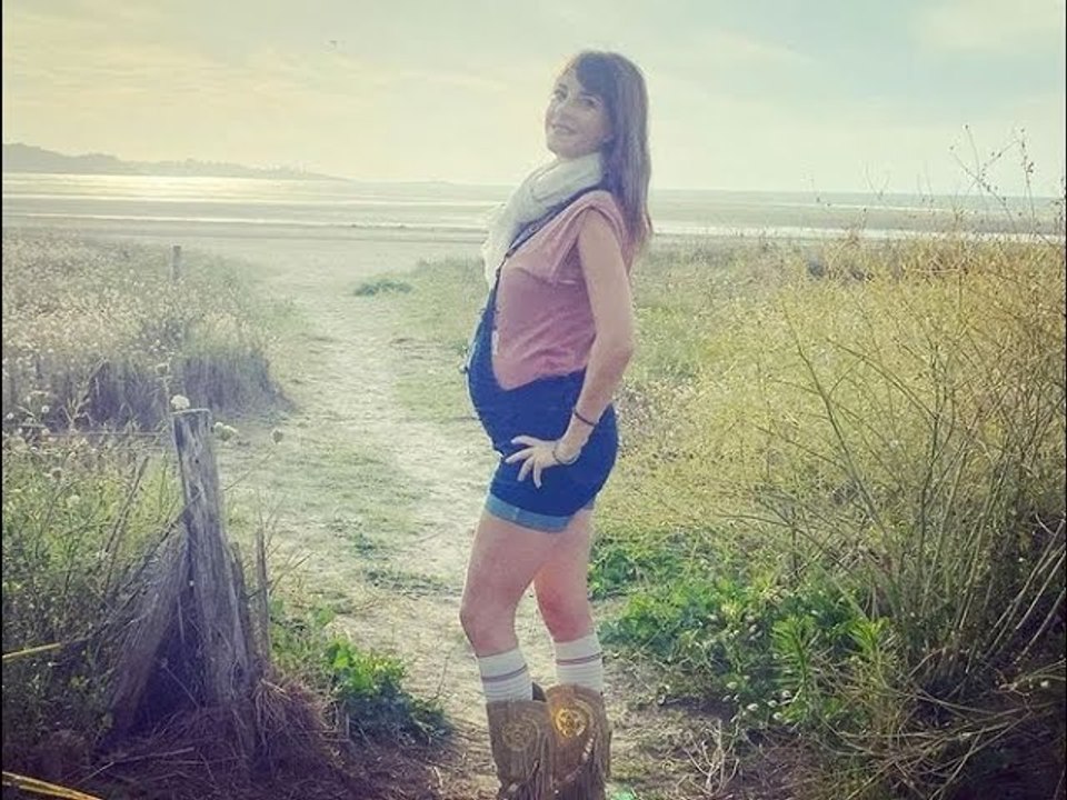 "Je m’étais résignée" : Eve Angeli se confie en toute franchise sur sa maternité inespérée