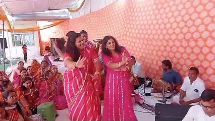 डाल डाल पर पड़ गये झूले...