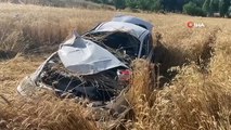 Le conducteur de la voiture, qui a perdu le contrôle du volant, a volé dans le champ： 2 grièvement blessés