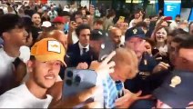 Lazio, bagno di folla per Isaksen a Fiumicino - VIDEO
