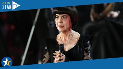 "Ils ne vieillissent pas" : Mireille Mathieu pose avec ses sœurs et Bernard Montiel, les internautes