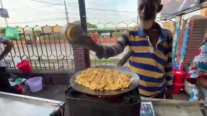Super Fast Chacha Serves Unusual Omelet - Street Food