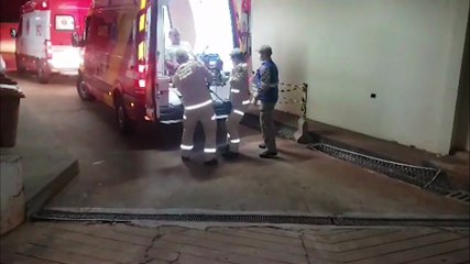 Tải video: Bombeiros atendem vítima com obstrução de vias aéreas