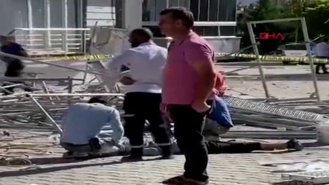 İnşaat iskelesi çöktü: 1 ölü 2 yaralı