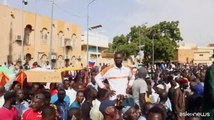 Niger, assaltata l'ambasciata francese. Ecowas d? ultimato ai golpisti