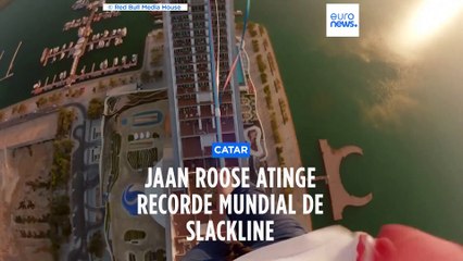 Catar: Jaan Roose bate recorde de travessia na “corda bamba” iluminada com luzes LED