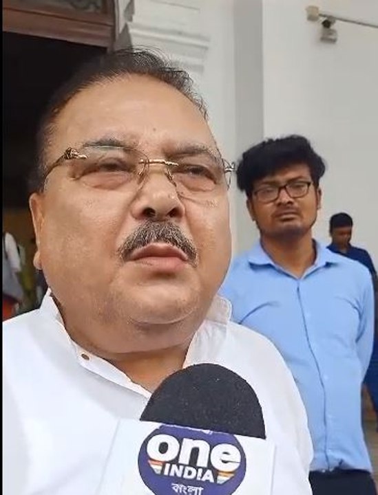 বুদ্ধবাবুকে নেতা হিসেবে শ্রদ্ধা করি, লিডারের মা...