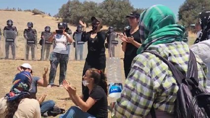 Arazilerine iş makinalarıyla girildi: Köylülerden protesto