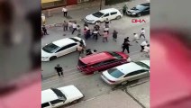 La bagarre au milieu de la rue à Hatay Payas s'est terminée par une intervention policière